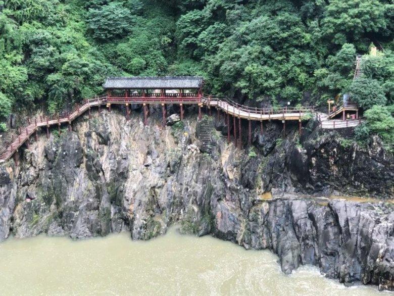 探索山中小屋